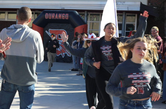 Linzie Badart and Joey Rohde, as well as the rest of their team, get sent off by DHS for the Swim State Meet, wearing swim team t-shirts and waving to cheering students.

